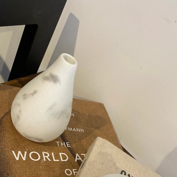 Marble Pattern Vase - Picture 2 of 7